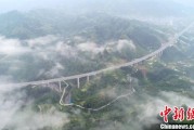 航拍广西柳州市三江侗族自治县梯田云雾缭绕 宛若仙境