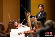 上海滴水湖畔举办新年音乐会 交响童话照亮“科创之城”