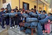 两千余名尼泊尔学生获赠中国爱心“体育包”